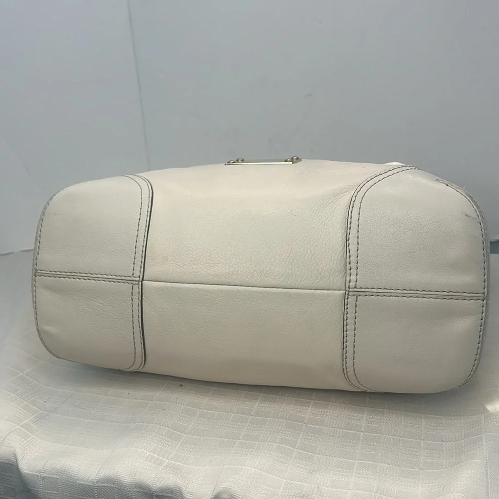 Large Michael Michael Kors  hobo in ivory pebbled leather.